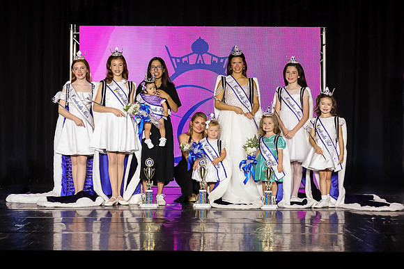 8x12 744babygfinals la26 winners with queens