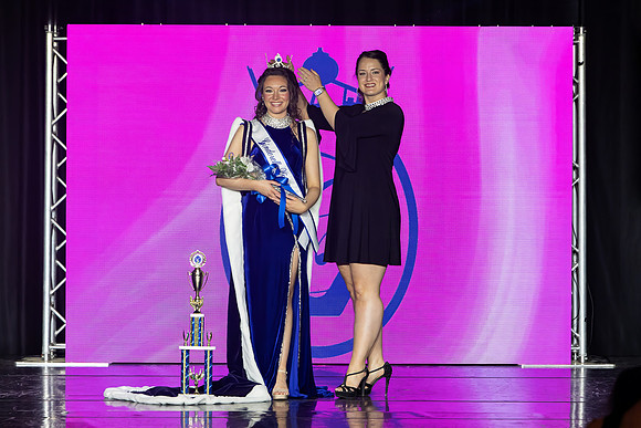 8x12 145formals la26 woman legacy