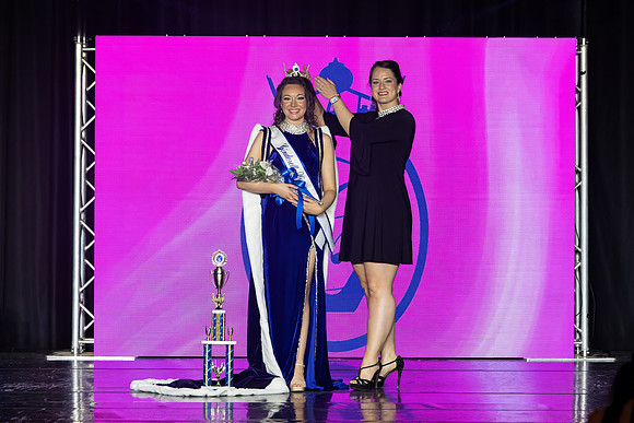 145formals la26 woman legacy