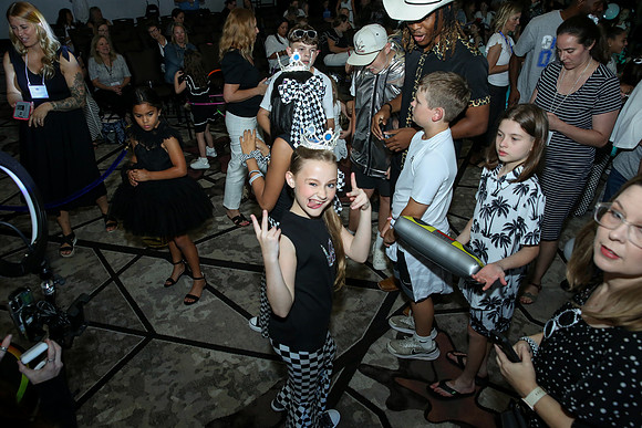 0158bwparty26