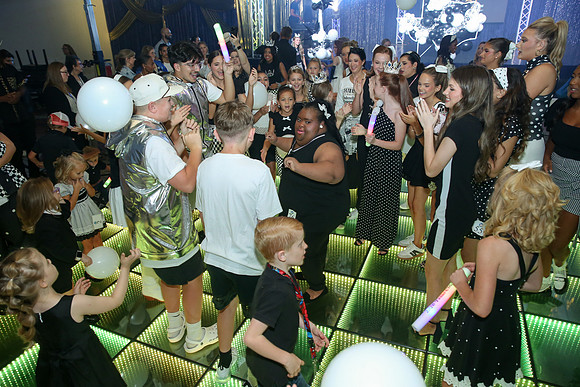 0082bwparty26