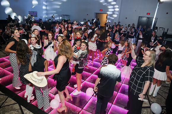 0208bwparty26