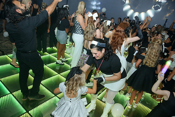 0099bwparty26