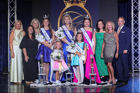 8x12 0156txfinalsformals26 winners and judges