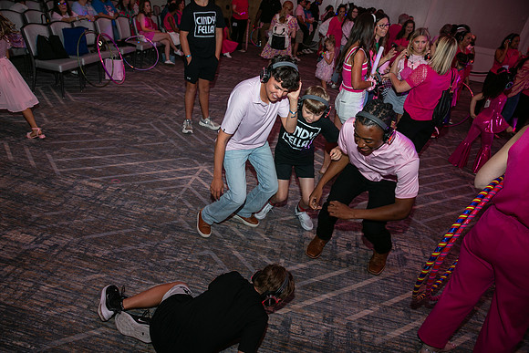 092silentdisco25