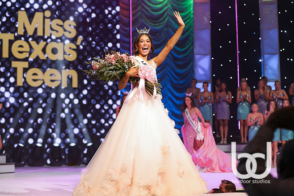 1704teencrowning25